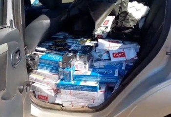 Motorista foge e abandona veículo com carga de cigarros contrabandeados
