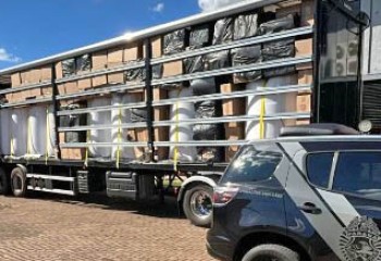 Ação conjunta apreende carga milionária de cigarros contrabandeados