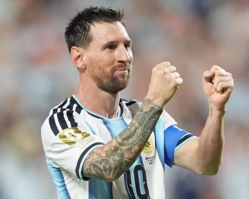 Vitória faraônica da Argentina sobre o Egito coloca a atual campeã do mundo nas quartas de final da Copa