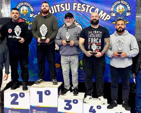 Equipe de Beltrão conquista 25 medalhas de ouro no Festcamp de Jiu-Jitsu Kids