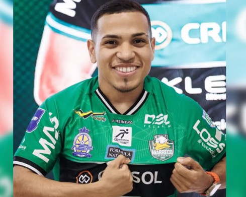 Marreco anuncia Douglas Silva, reforço vindo da Espanha para a sequência da temporada