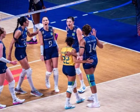 Brasil derrota a Itália em jogo emocionante e garante vaga na final da Liga das Nações Feminina de vôlei
