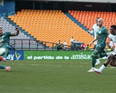 Chapecoense empata com Atlético Nacional em amistoso marcado por homenagens na Colômbia