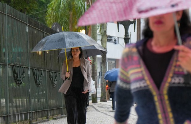 Após tempestades com raios e granizo no Paraná, semana segue chuvosa no Oeste e Sudoeste