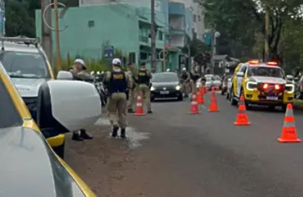 Operação da PM registra 136 infrações e apreende 8 veículos