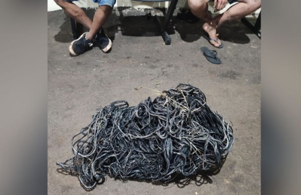 Polícia Militar prende dois homens por receptação de fios de energia furtados