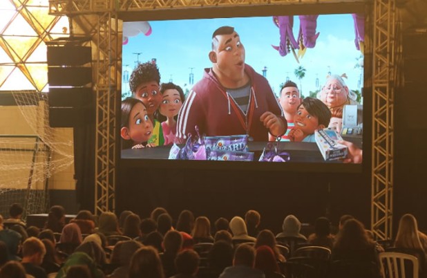 Projeto Cinema na Praça reúne cerca de 1.300 crianças