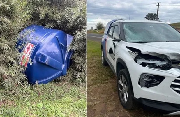 Caixa d'água cai de caminhão e atinge veículo na PR-483