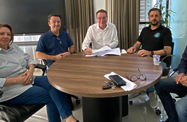 Prefeitura assina ordem de serviço para pavimentação asfáltica em diversas ruas