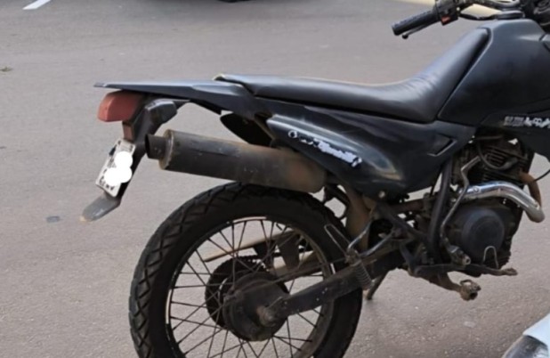 Polícia Militar apreende moto “bruxa” após direção perigosa