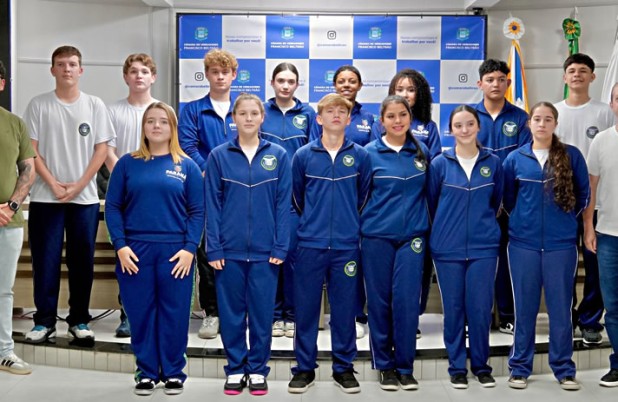 Parlamento Jovem recebe palestra sobre a importância das eleições e do primeiro voto