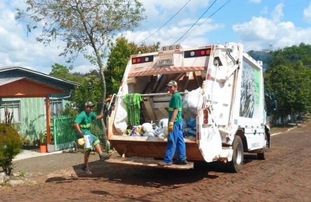 Coleta de lixo pode ser paralisada por atraso de salários