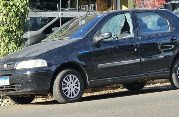 Colisão entre carro e moto deixa motociclista ferido