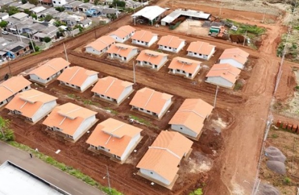 Prefeitura agiliza obras e famílias conhecem futuras moradias no Conjunto Vida Nova