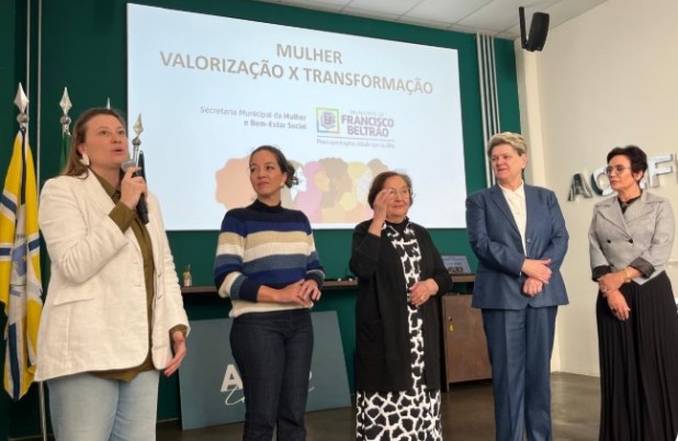 Encontro articula organização de mulheres e debate políticas públicas