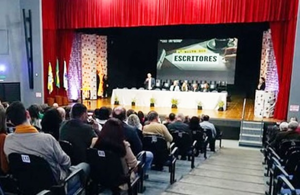 7ª Noite dos Escritores abre inscrições para autores de Francisco Beltrão e região