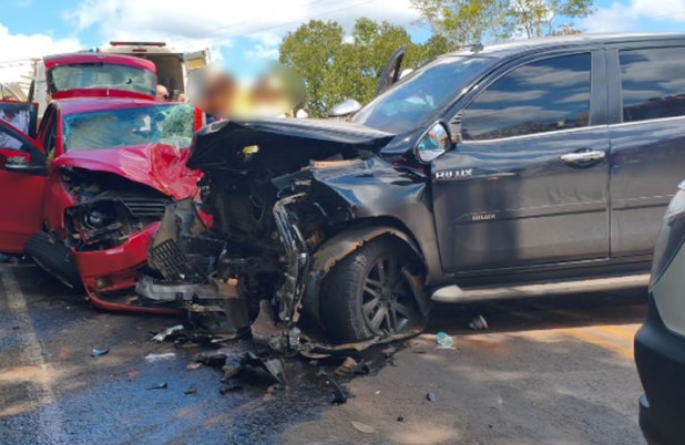 Acidente envolvendo dois veículos deixa três feridos na PR-493 em Verê