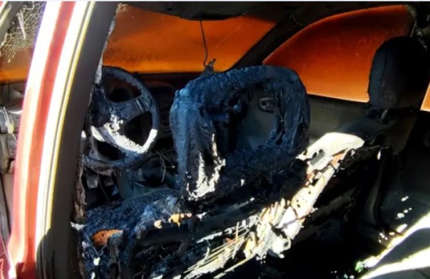 Homem é preso por incendiar carro e praticar vandalismo