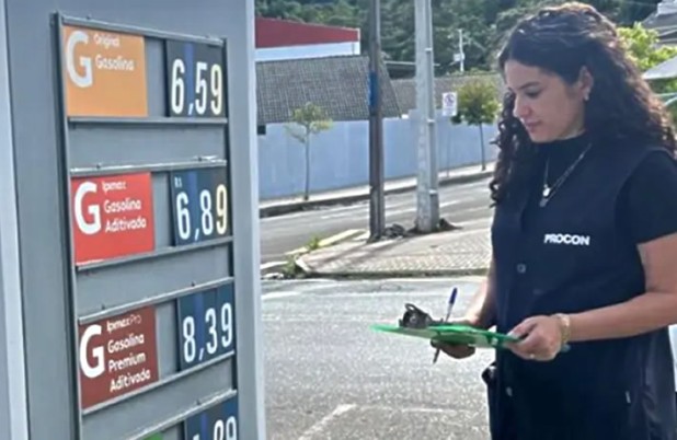 Procon fiscaliza postos para coibir aumento irregular nos combustíveis