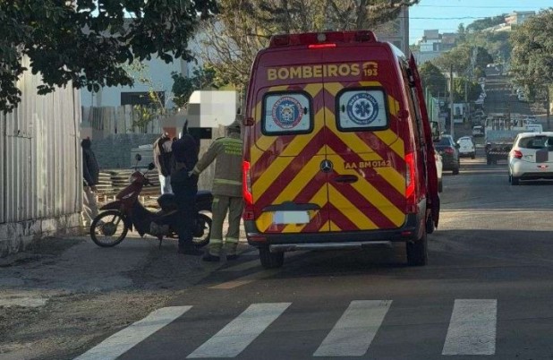 Acidente entre carro e moto é registrado no bairro Industrial