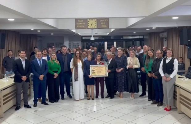 Professor Evaristo recebe título de cidadão honorário do Paraná