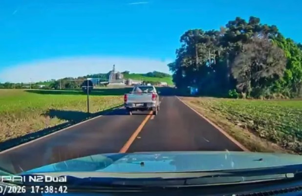 Motorista é flagrado dirigindo em zigue-zague e invadindo pista contrária na PR-473