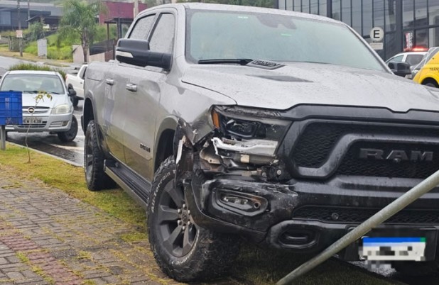 Motorista sofre mal súbito ao volante provoca acidente