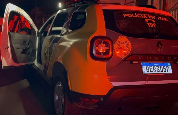 Homem com mandado por roubo e furto é preso, após resistir e desacatar policiais