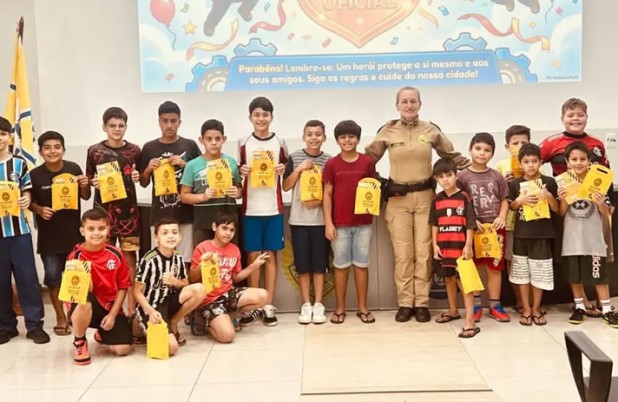 Polícia Militar promove ação educativa de prevenção de acidentes para alunos do Formando Cidadão