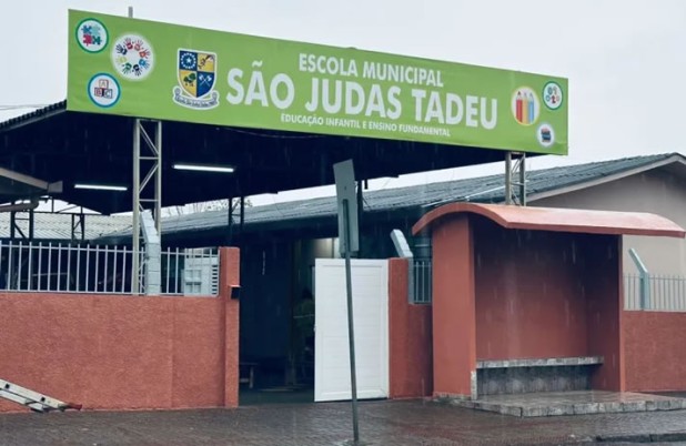 Temporal com granizo danifica cerca de 300 imóveis e suspende aulas