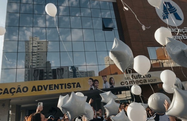 Colégio Adventista homenageia irmãos mortos com a avó em acidente na BR-163