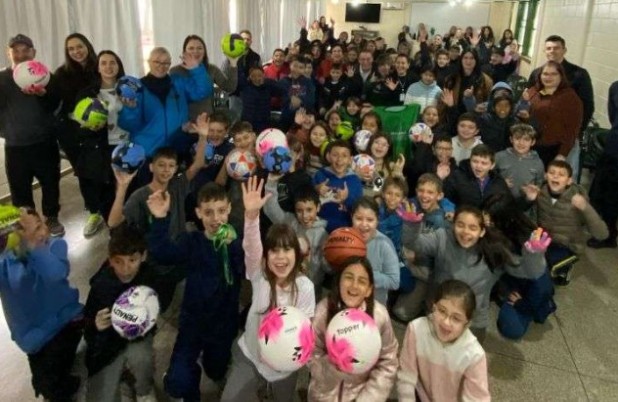 Escola Municipal Recanto Feliz (CAIC) amplia estrutura esportiva com novos equipamentos