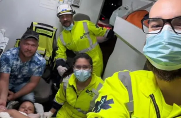 Bebê nasce dentro de ambulância durante transferência para Francisco Beltrão