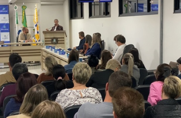 Audiência pública discute melhorias no atendimento a pessoas com TEA em Francisco Beltrão