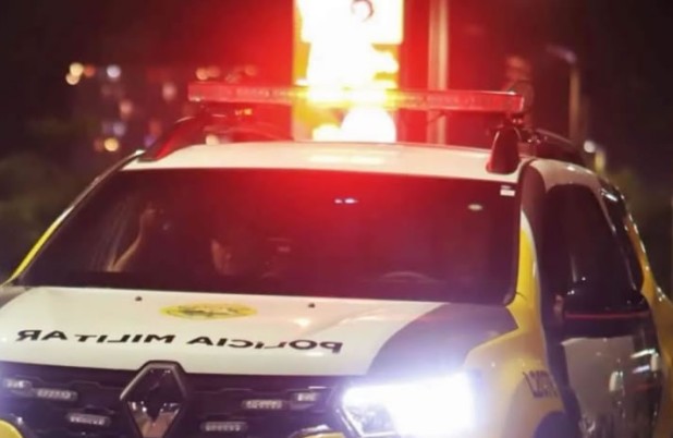Mulher sofre graves ferimentos e tem dedo amputado após ser agredida pelo sobrinho em bar