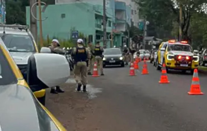 Operação da PM registra 136 infrações e apreende 8 veículos