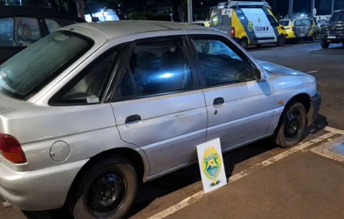Motorista sem CNH é abordado pela PM com veículo irregular