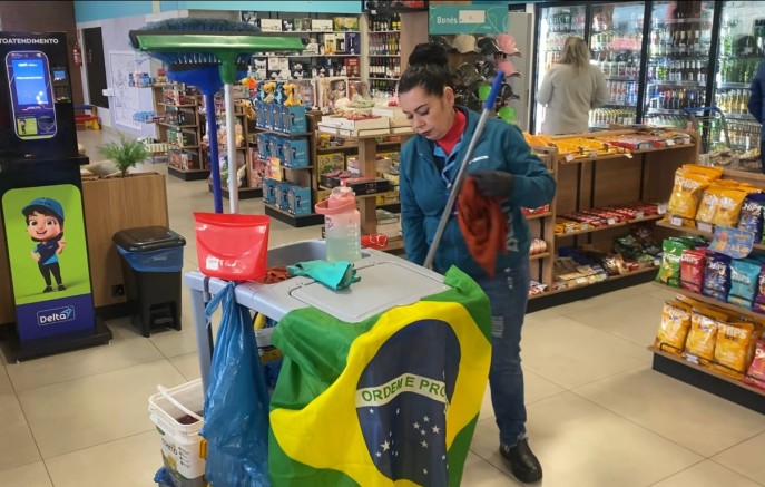 Em Francisco Beltrão, zeladora encontra cheque de R$36 mil e devolve para o dono