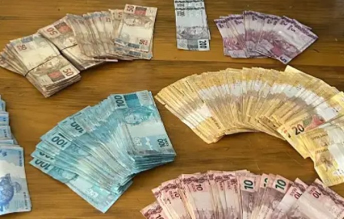 Polícia Civil apreende drogas, celulares e mais de R$ 32 mil em operação