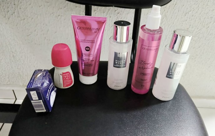 Homem é preso após ser flagrado furtando produtos de perfumaria em farmácia