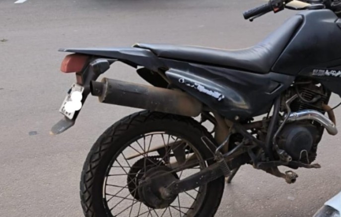Polícia Militar apreende moto “bruxa” após direção perigosa