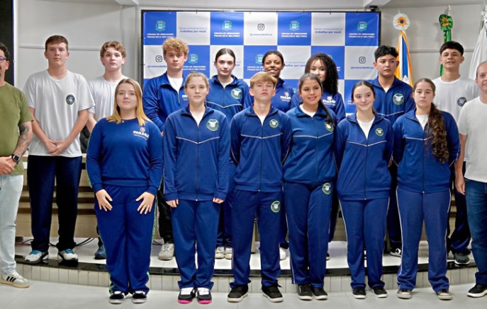Parlamento Jovem recebe palestra sobre a importância das eleições e do primeiro voto