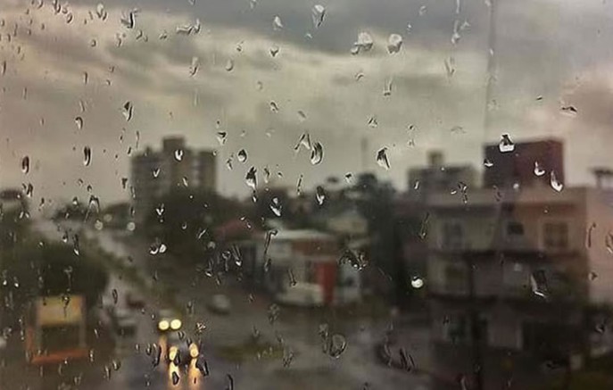 Ciclone deixa Paraná sob alerta de tempestades até o domingo de eleições; veja onde os ventos podem chegar a 100 km/h