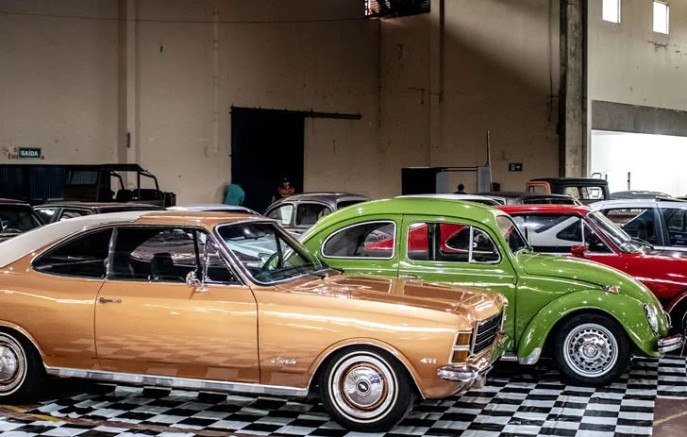 Parque de Exposições recebe shows e encontro de carros antigos