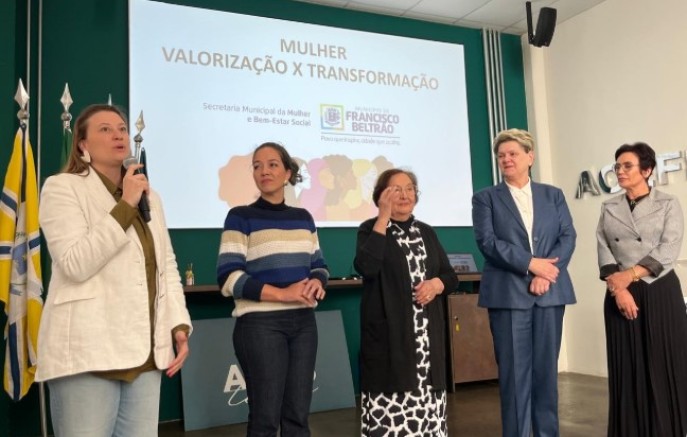 Encontro articula organização de mulheres e debate políticas públicas