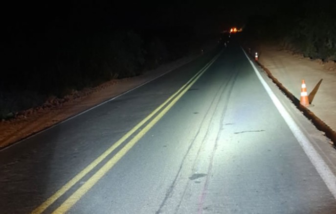 Mulher morre após ser atropelada e arrastada por carro na PR-180