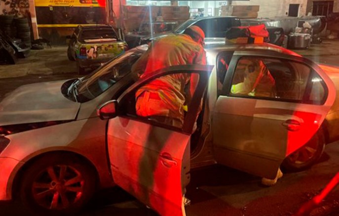 Condutora fica ferida após colisão traseira