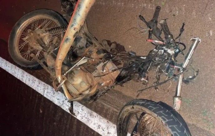 Casal morre em grave acidente entre moto e caminhonete na BR-163