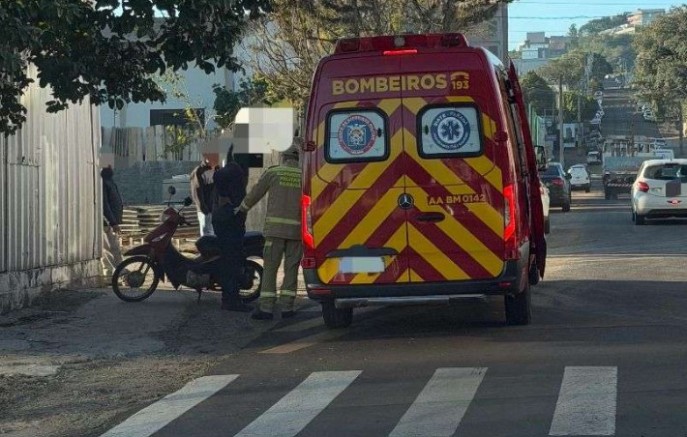 Acidente entre carro e moto é registrado no bairro Industrial