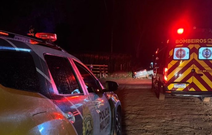 Motorista é preso por embriaguez após saída de pista no bairro Novo Mundo